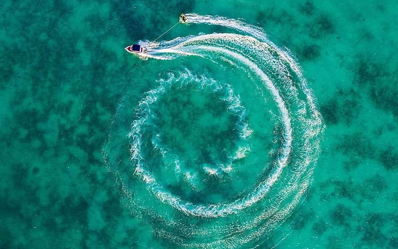 speedboat